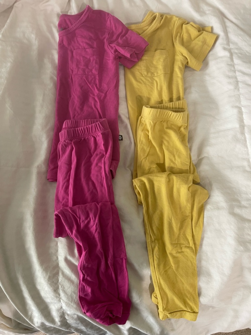 Kyte BABY Girls Two-Piece Pajama Set in Pink and Yellow Size 3T